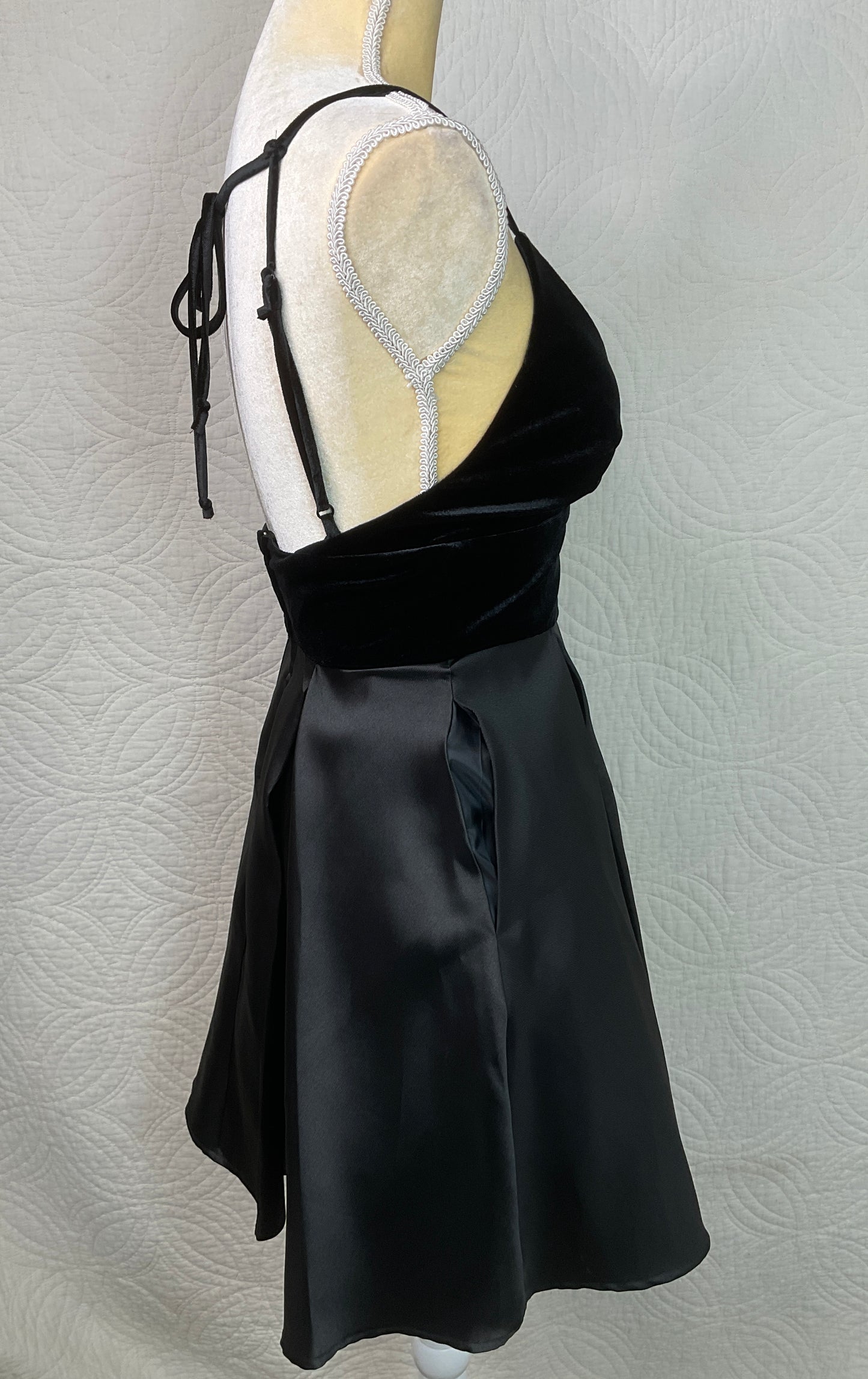 B. Darlin Black Flare Velvet & Silk Dress, Size 3/4