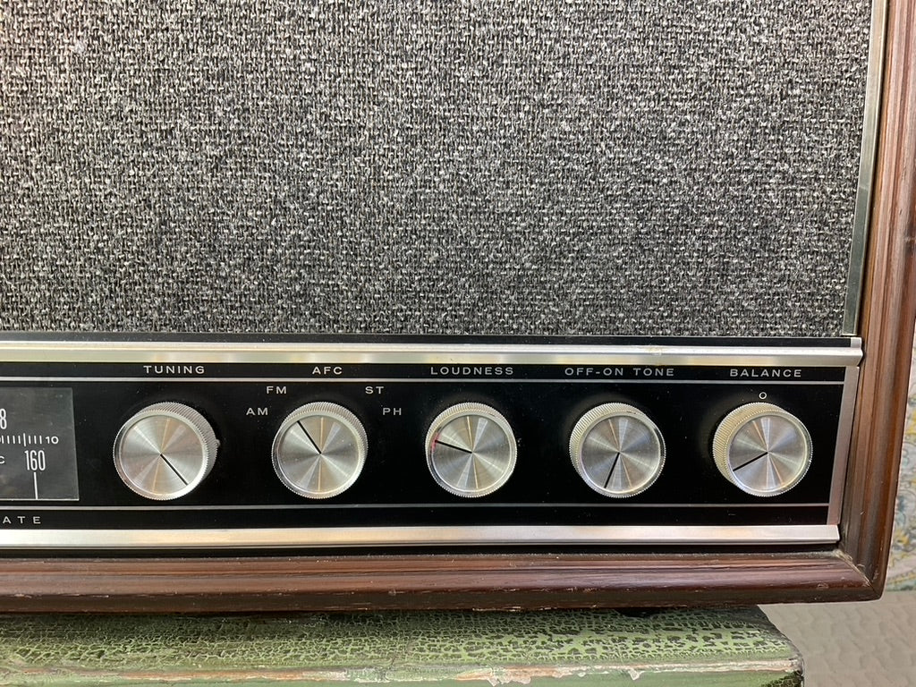 Vintage Magnavox Stereo Model# 2FM033