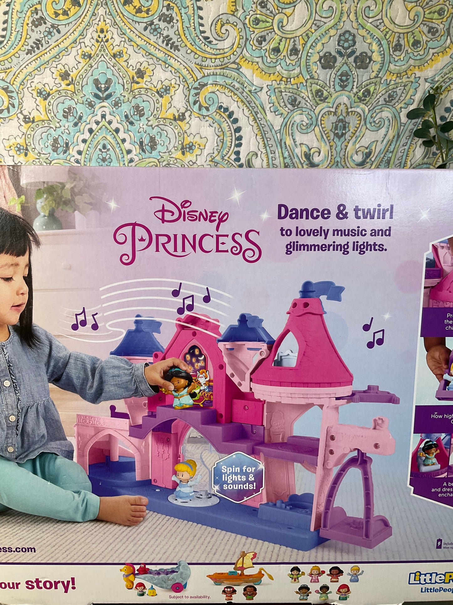 Fisher Price Little People Disney Princess Magical Lights & Dancing Castle