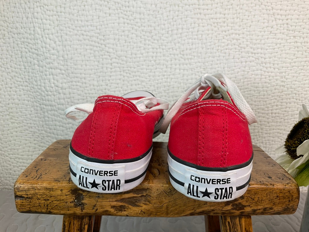 Converse Chuck Taylor All-Stars Low Tops, Size 8