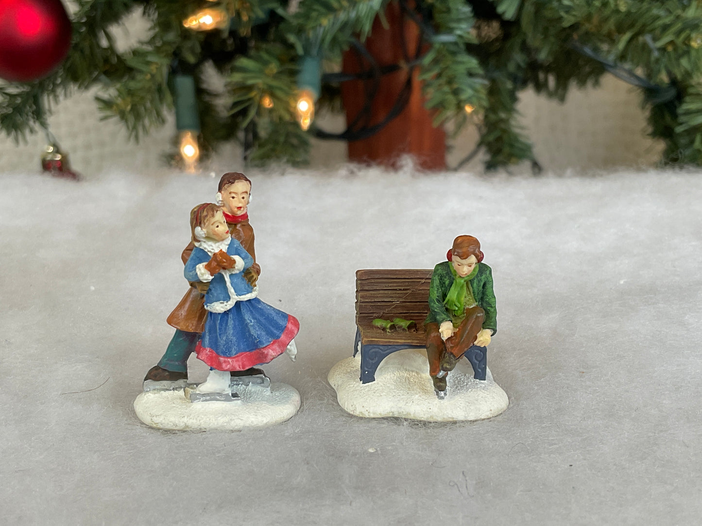 2004 Hawthorne Village Christmas Figurines, 8 Pc Set