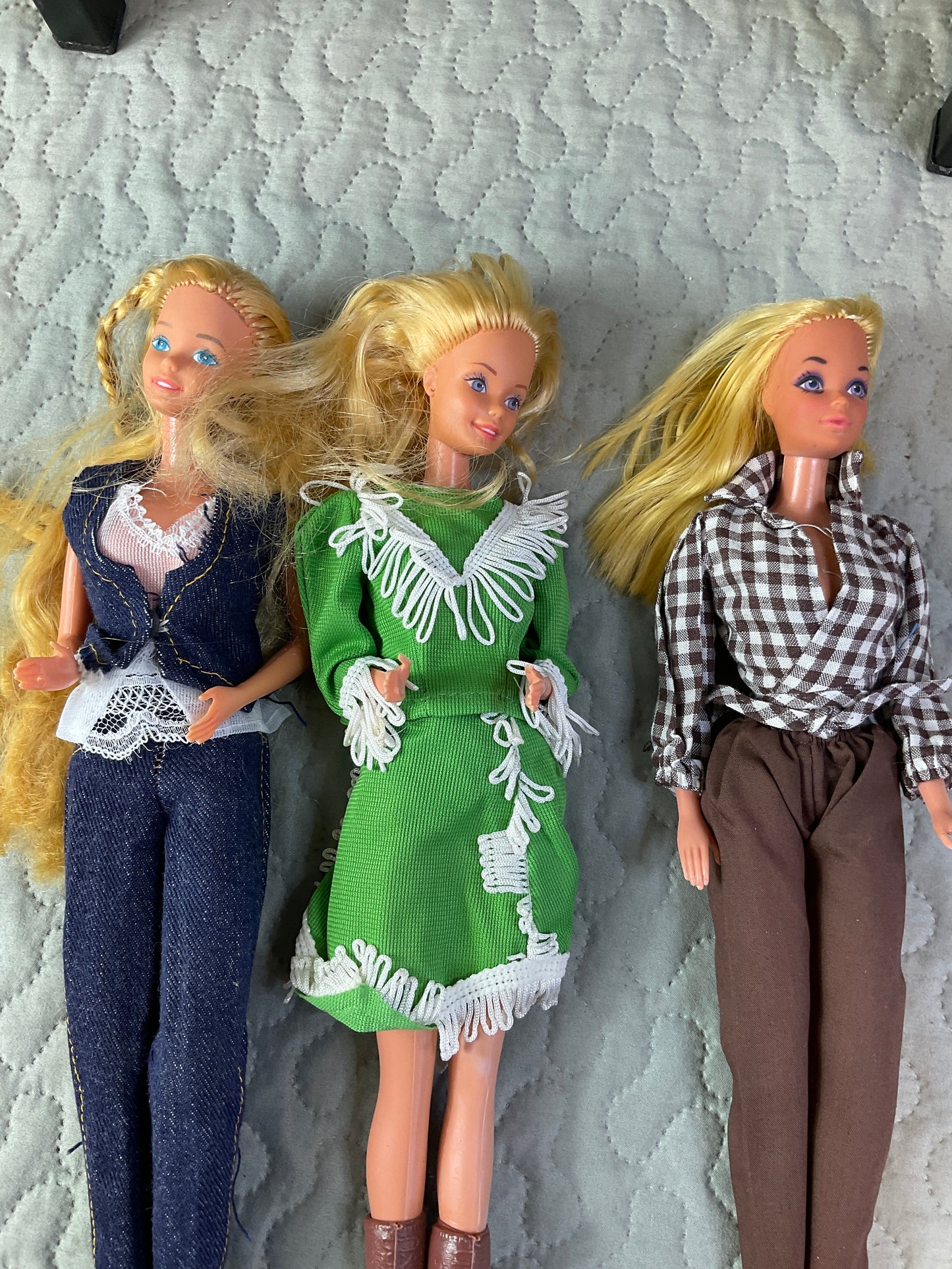 Vintage Barbie, Skipper, Ken & LOTS of Clothes